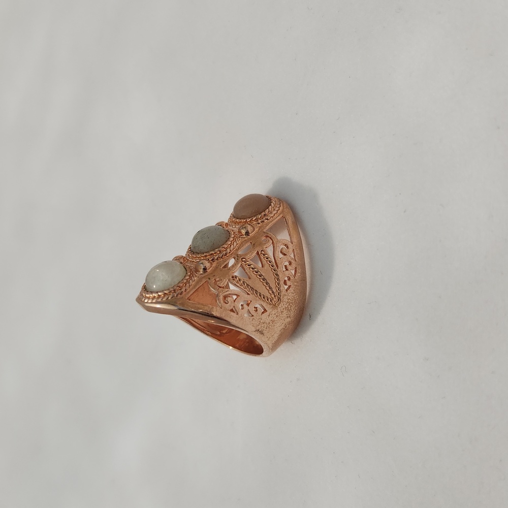 Size 9 ring - Picture 2 of 3